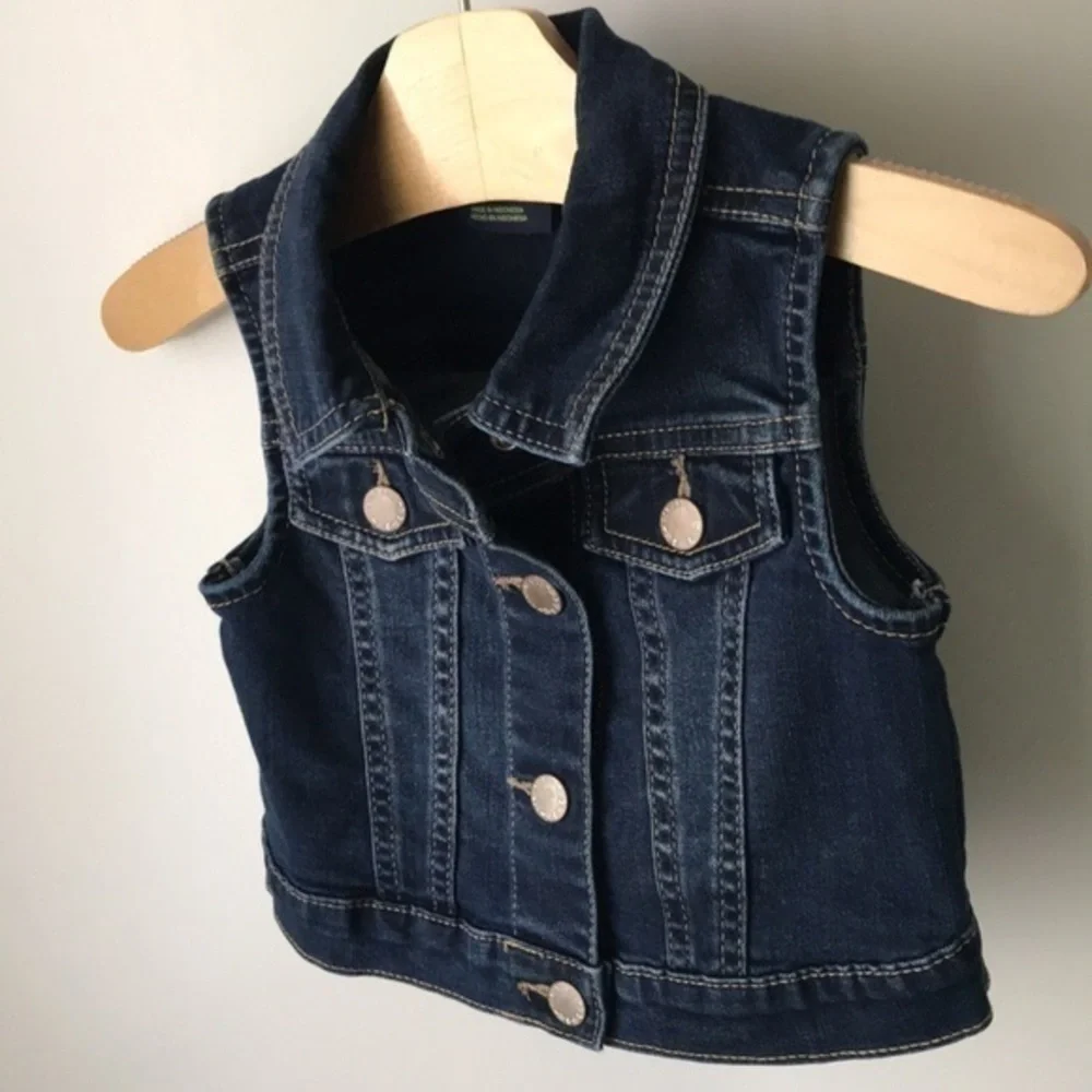 Genuine Kids from OshKosh Demin/Jean Vest Size 3T Dark Blue